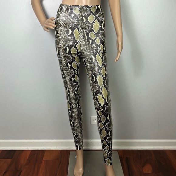 NEW COMMANDO REVOLVE FAUX LEATHER LEGGINGS - Picture 2 of 8